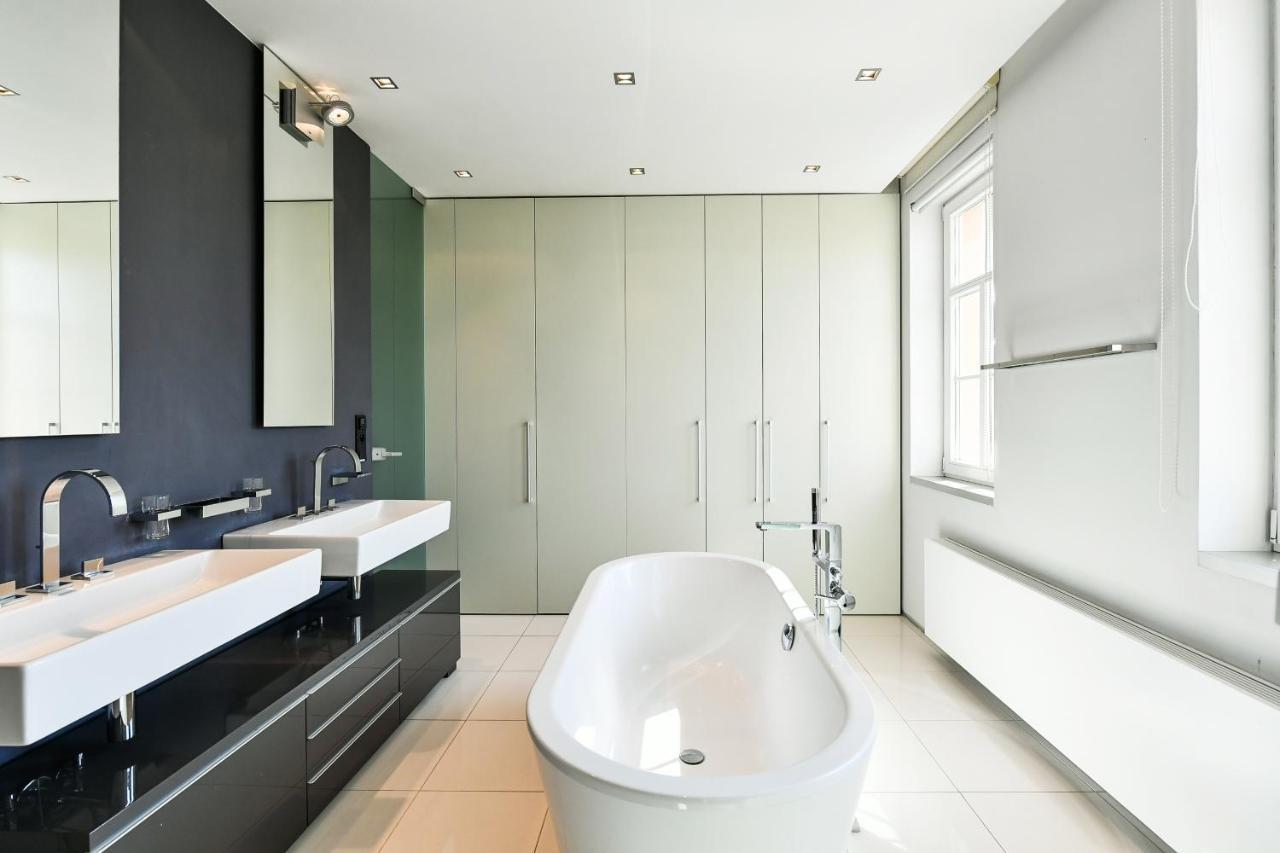 Apartmán Luxury Penthouse With Sauna, Terrace, 250m2, 5bdrm, 3bthrm Praha