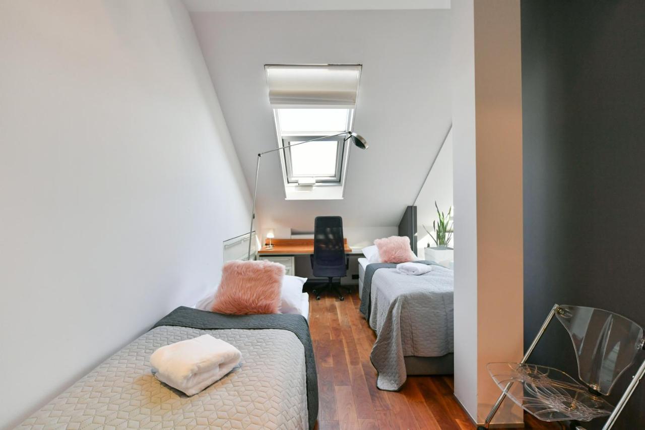 Luxury Penthouse With Sauna, Terrace, 250m2, 5bdrm, 3bthrm Apartmán Praha