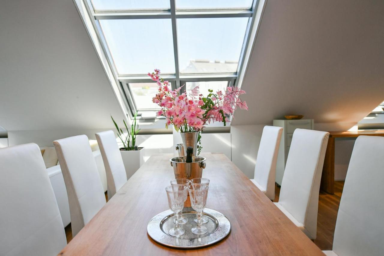 Luxury Penthouse With Sauna, Terrace, 250m2, 5bdrm, 3bthrm Apartmán