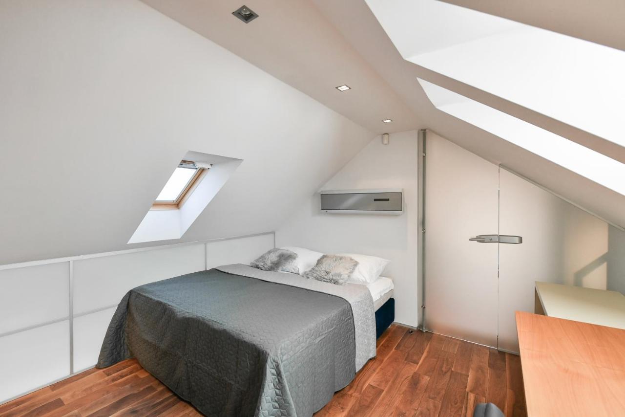 Luxury Penthouse With Sauna, Terrace, 250m2, 5bdrm, 3bthrm * Praha