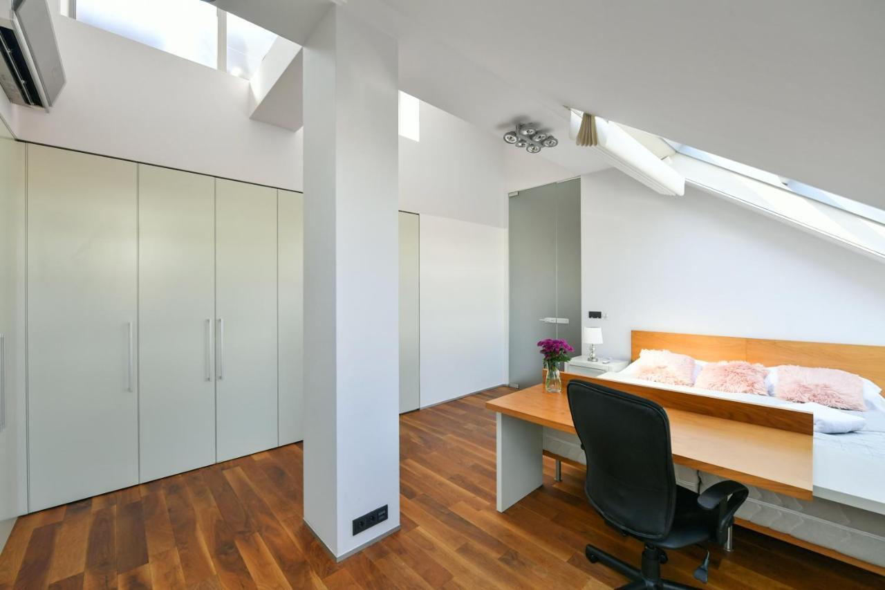 Luxury Penthouse With Sauna, Terrace, 250m2, 5bdrm, 3bthrm Praha