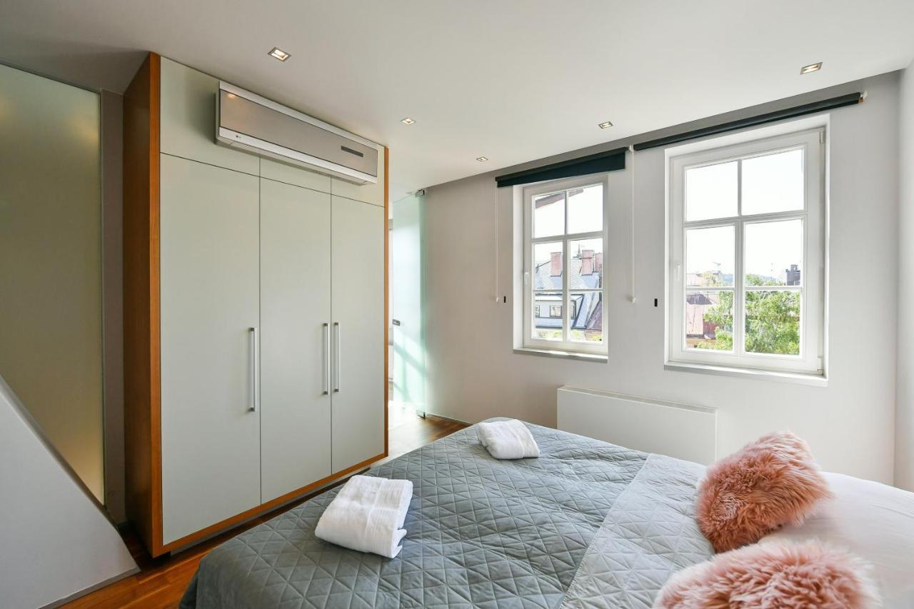 Luxury Penthouse With Sauna, Terrace, 250m2, 5bdrm, 3bthrm Praha