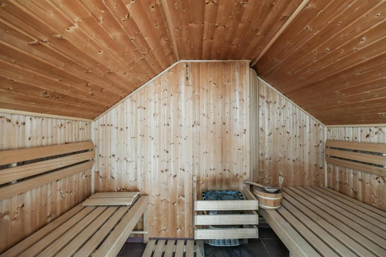 Luxury Penthouse With Sauna, Terrace, 250m2, 5bdrm, 3bthrm Lejlighed