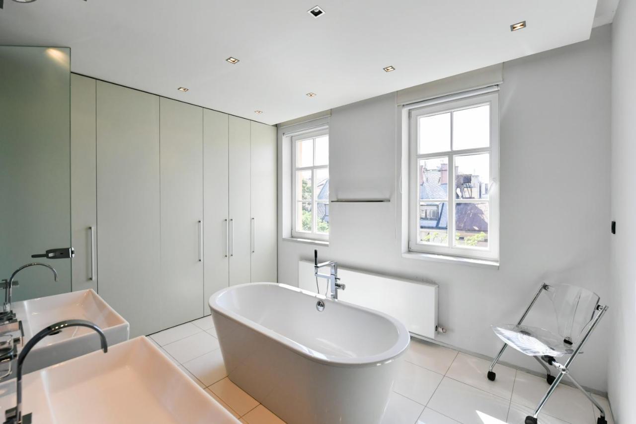 Luxury Penthouse With Sauna, Terrace, 250m2, 5bdrm, 3bthrm Lejlighed