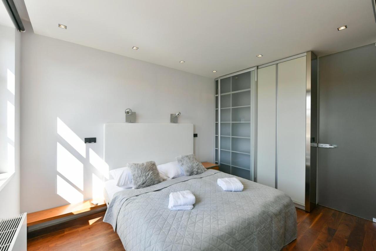 Luxury Penthouse With Sauna, Terrace, 250m2, 5bdrm, 3bthrm Lejlighed
