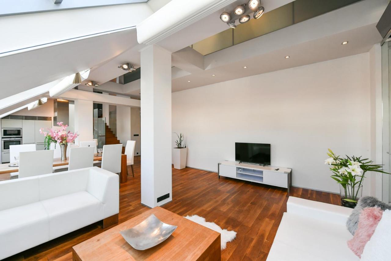 Luxury Penthouse With Sauna, Terrace, 250m2, 5bdrm, 3bthrm Lejlighed *